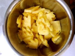 切成1厘米厚的片，用水泡一会