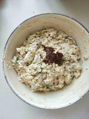 加入点油辣椒继续搅拌