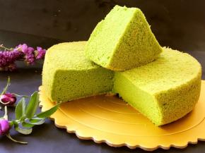 出炉倒扣，凉透脱模，烤好的蛋糕回弹性很好，压下去会很快弹起来