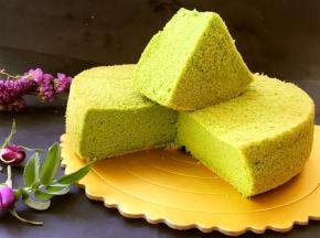 出炉倒扣，凉透脱模，烤好的蛋糕回弹性很好，压下去会很快弹起来