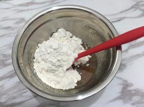 4. 加入面粉