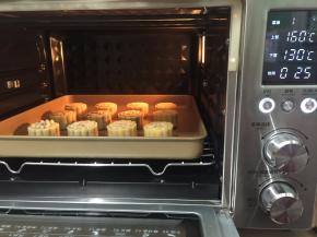 18. 上火160度下火130度烤8分钟