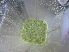 豌豆加适量水用破壁机打成糊