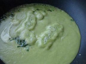 豌豆糊倒入锅中煮开