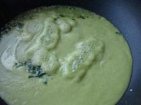 豌豆糊倒入锅中煮开