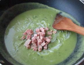 再加一点点火腿丁增香