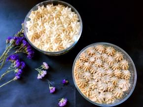 表层筛一点熟黄豆粉即可