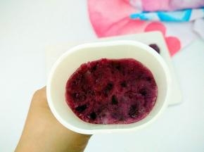 模具中先放一份紫薯泥