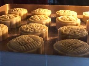 再放入烤箱，转160度烤15-20分钟，上色即可