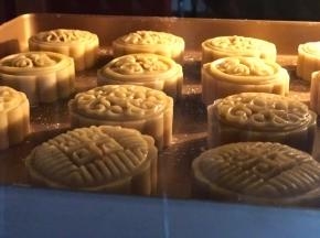 再放入烤箱，转160度烤15-20分钟，上色即可