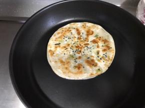 两面都煎至金黄色即可