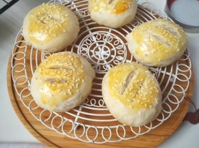 烤箱180度预热，中层烘焙25分钟，为避免上色过度，下面可以放多一个烤盘，出炉后晾凉就可以吃啦