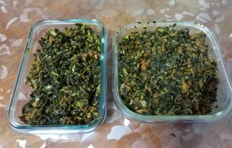 盛入碗中，放凉备用。炒馅的油要放足，保证炒好的馅油润，这样做出来的包子才好吃。