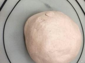 揉成面团饧十分钟