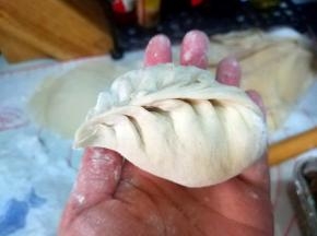 捏紧收口；