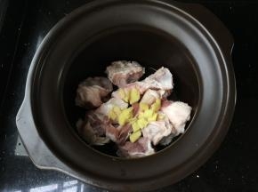 拍入三块姜进去