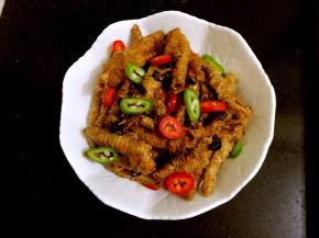 10. 切好青红椒码上