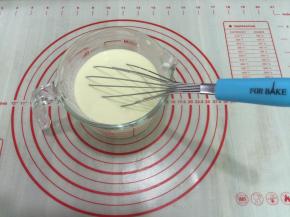 8. 过筛至顺滑没有面粉疙瘩