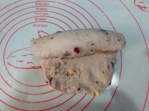翻面，由上至下卷起；