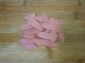 火腿肠切片备用