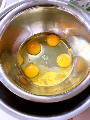鸡蛋常温，打至干净容器
