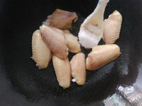 加入少许的盐。