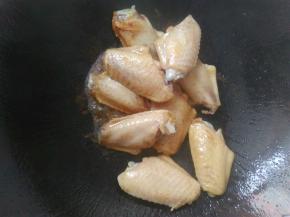 然后中火煎两三分钟。