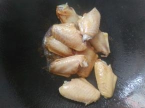 然后中火煎两三分钟。