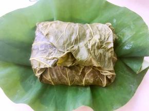 美味的荷叶蒸饭就做好啦，带走淡淡的荷叶香味，很好吃