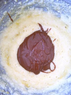 加入芝麻酱，我买的现磨芝麻酱，很顺滑，不是很干的那种