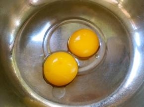 蛋黄打散