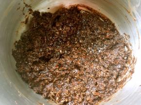 倒入巧克力燕麦内搅拌均匀