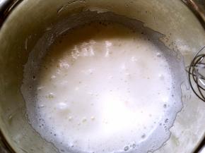 打出浓稠状，加入第二次砂糖