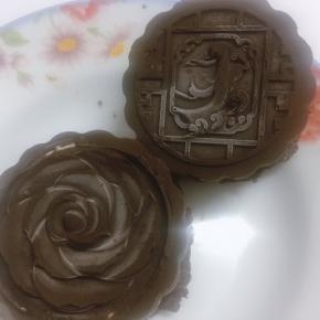 因为巧克力液太浓稠，还是有一点没有刷到，不过不影响吃啊！