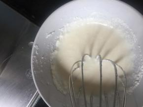 奶油奶酪室温软化后用手抽打匀