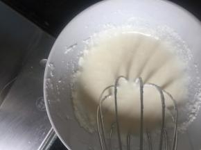 奶油奶酪室温软化后用手抽打匀