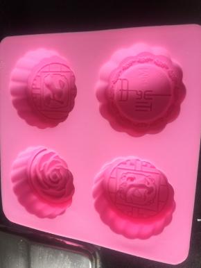 准备硅胶模具，一定要弄干