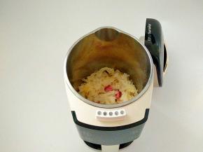 一起放入豆浆机中