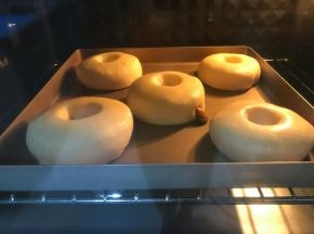 放入烤箱中下层、180度、上下火、18分钟左右即可。