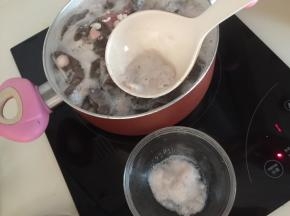中间撇去浮沫