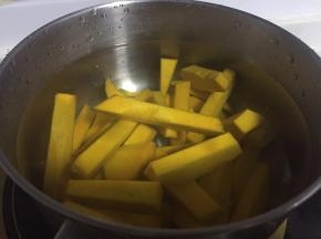 放入清水中煮5分钟