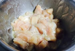 搅拌均匀，腌制半小时以上