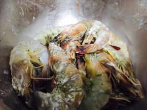 抓匀腌制十五分钟以上