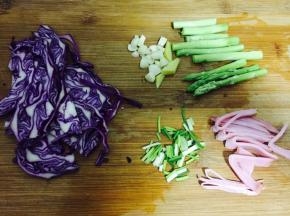 材料准备好，如图