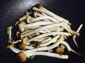加入适当茶树菇