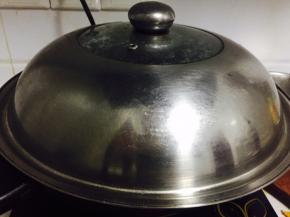 加盖子焖煮两三分钟