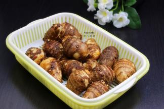 小芋头，洗净，沥干水；