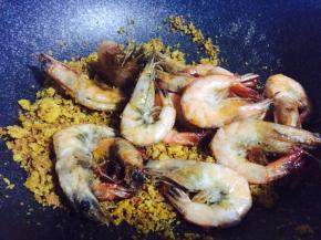 加入炸好的大虾