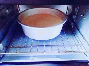 烤箱150度预热5分钟，模具放烤箱下层，上下火烤35-40分钟，具体时间根据自家烤箱温度设定。