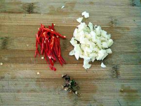 小米椒蒜切一下